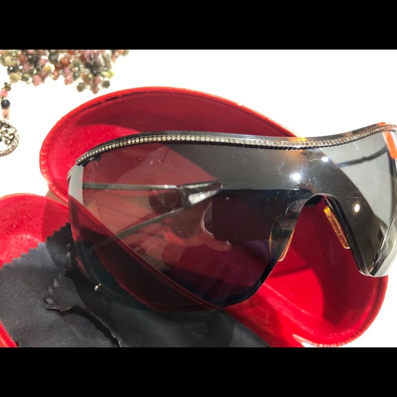 Valentino Accessories - Auth Valentino Sunglasses